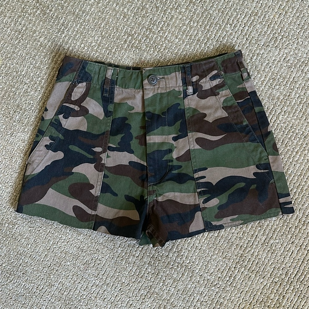 J Galt camouflage shorts size small